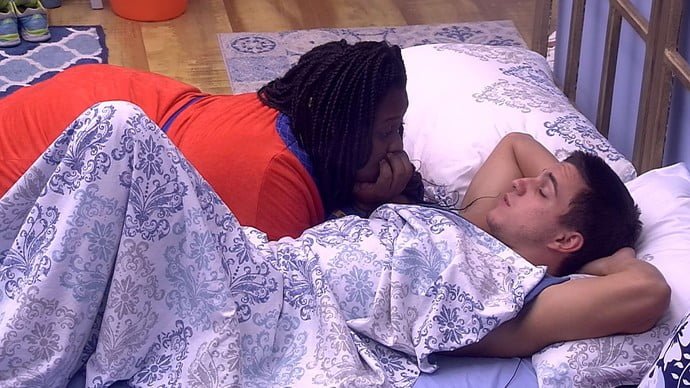 Imagem do post BBB 17: Desprezado, Manoel revela para Roberta: ‘Ninguém fez questão da minha presença’