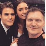 Imagem do post The Vampire Diaries: Nina Dobrev aparece em fotos do fim das gravações com os outros atores