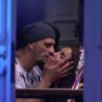 Imagem do post BBB 17: Daniel beija Elettra no rosto, italiana se define como bissexual