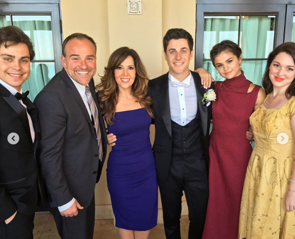 Imagem do post Selena Gomez e elenco de  “Feiticeiros de Waverly Place” se reencontram no casamento do David Henrie