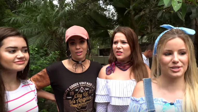 post: Vídeo: Ex-BBB Maria Claudia e outras youtubers vão a um zoológico na Austrália, veja!