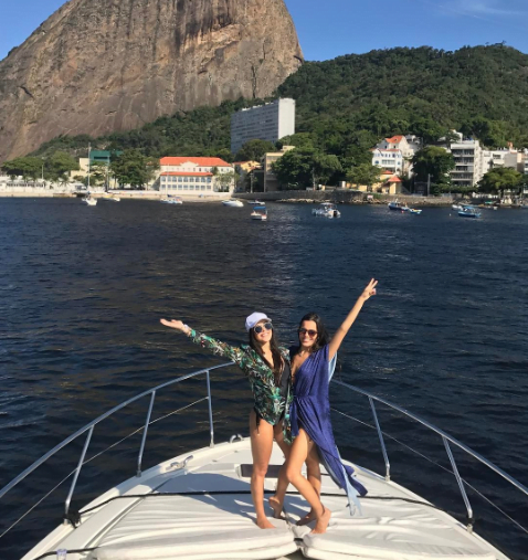 Imagem do post Lancha que Emilly Araújo e irmã usam para tirar fotos é de um amigo do namorado de Mayla Araújo, revela jornal