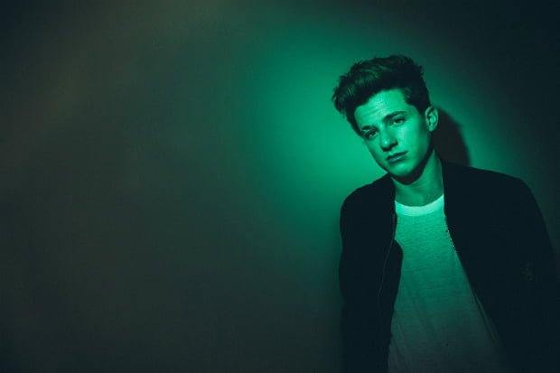 Imagem do post Charlie Puth canta seu novo single “Attention” no The Voice americano, assista agora!