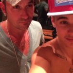 Imagem do post Jeremy Bieber, pai de Justin Bieber, posta foto pelado carregando cruz nas costas e é criticado