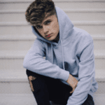 Imagem do post Clipe de “Hasta Luego” de HRVY bate 1 milhão de views em menos de 24 horas no YouTube e canal chega a 1 milhão de inscritos, confira!