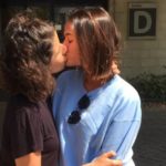 Imagem do post Bruna Marquezine e Flora Diegues se beijam em protesto a “cura gay”, confira!