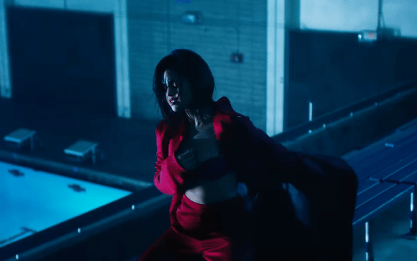 Imagem do post AMAs 2017: Selena Gomez lança clipe de Wolves, música que ela performará no American Music