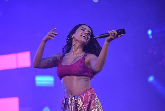 Imagem do post Anitta canta hits do projeto do Checkmate em grande show de virada de ano, confira!