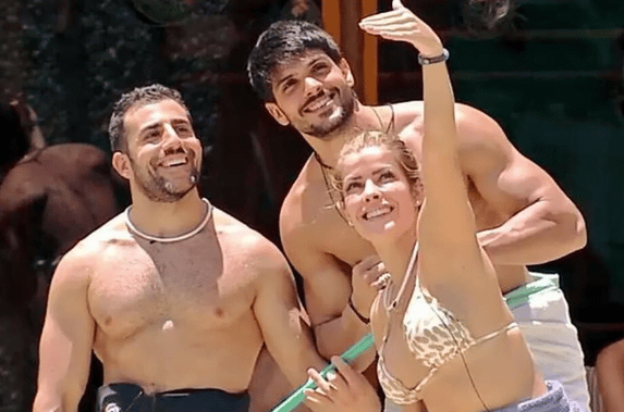 Imagem do post BBB 18: Kaysar descolore os pelos das pernas, Ana Paula revela: “Canto pra caramba, tenho uma voz boa”