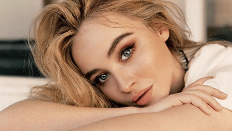 post: Sabrina Carpenter vai parar nos Trending Topics do Twitter, fãs exaltam a carreira da artista, vem conferir! 