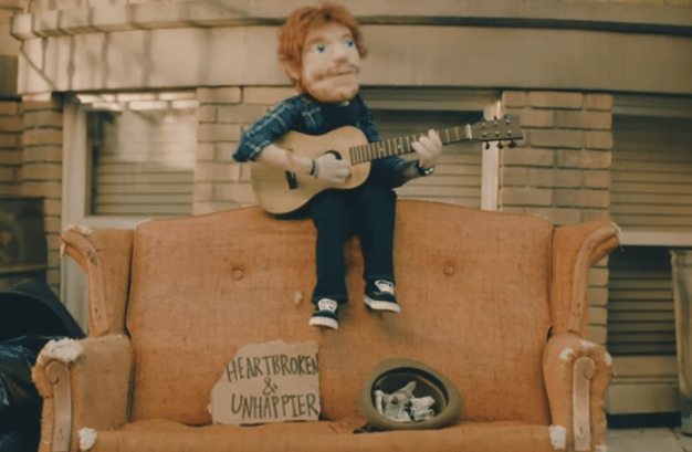 Imagem do post Ed Sheeran e Jennifer Lopez lançam novos clipes “Happier” e “El Anillo”, assista agora!