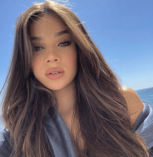 post: Hailee Steinfeld, Zendaya, Sabrina Carpenter e Bella Thorne, atrizes cantoras para ficar de olho, confira!