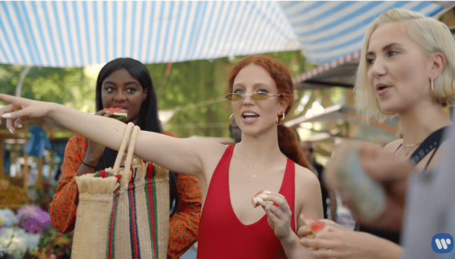 Imagem do post Jess Glynne lança clipe de “All I Am” com cenas gravadas no Brasil