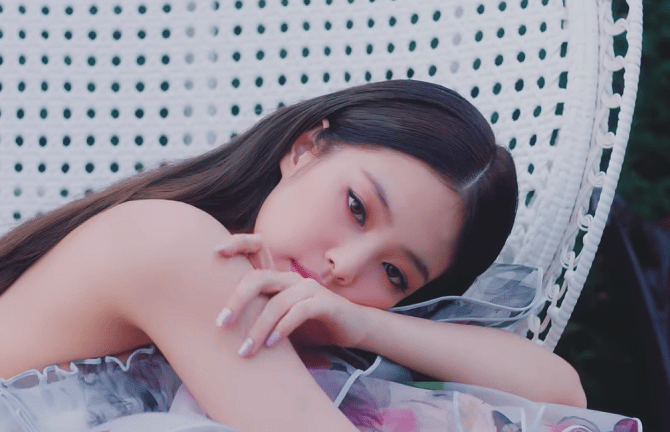 Imagem do post Jennie do BlackPink faz sua estreia solo lançando MV “Solo”, assista agora!