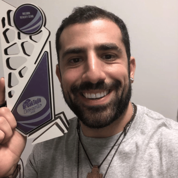 Imagem do post Kaysar Dadour recebe troféu BreakTudo Awards 2018 de Melhor Reality Star e agradece aos fãs