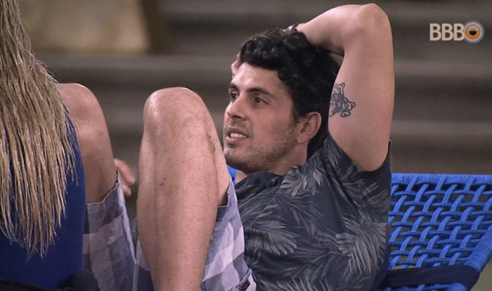 Imagem do post BBB 19: Emparedado, Maycon reclama de Danrley para Isabella: “Ele tem que baixar a bolinha dele”