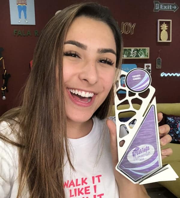 Imagem do post Bibi Tatto recebe troféu BreakTudo Awards de YouTuber Feminina – Confira 9 fatos sobre a sensação teen da internet brasileira