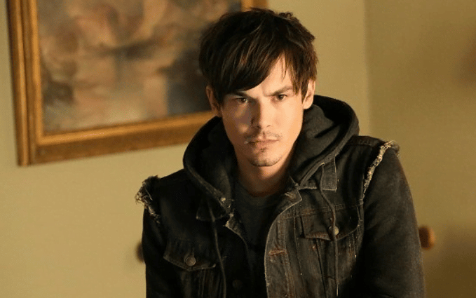 Imagem do post Tyler Blackburn, o Caleb de Pretty Little Liars, revela que é bissexual e conta sobre o bullying e preconceito que sofreu