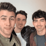 Imagem do post Jonas Brothers lança duas novas músicas, uma é “X” em parceria com Karol G, ouça agora!