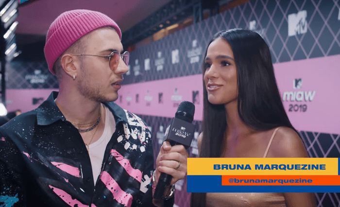 Imagem do post Leo Picon conversa com Bruna Marquezine, Ludmilla e Gabi Prado nos bastidores do MTV Miaw 2019