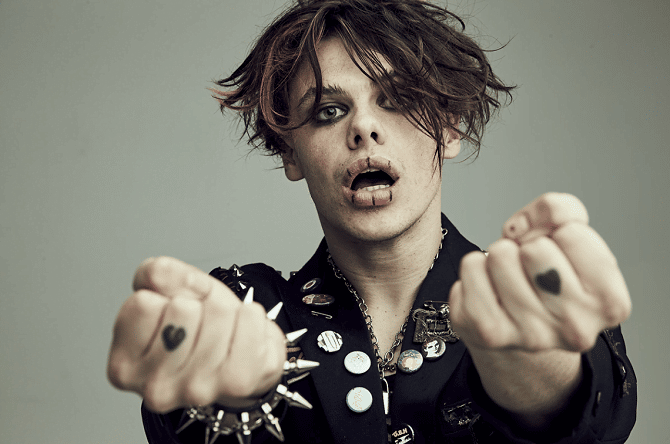 Imagem do post Cantor britânico YUNGBLUD, que irá se apresentar no Lollapalooza 2020, divulga vídeos do Vevo Lift Live Sessions, confira!