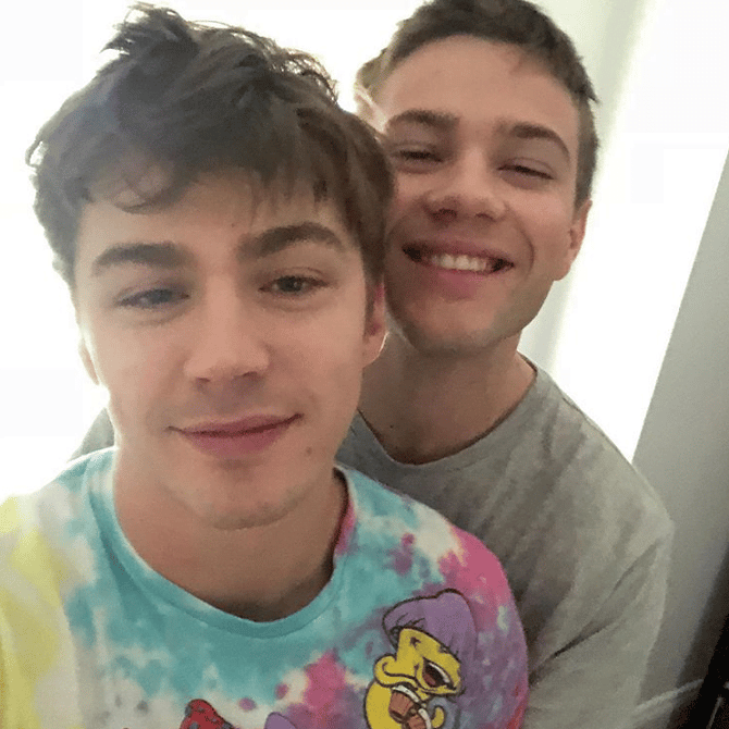 Imagem do post Locke & Key: Connor Jessup que interpreta o “Tyler”, namora com o ator Miles Heizer, o “Alex” de 13 Reasons Why