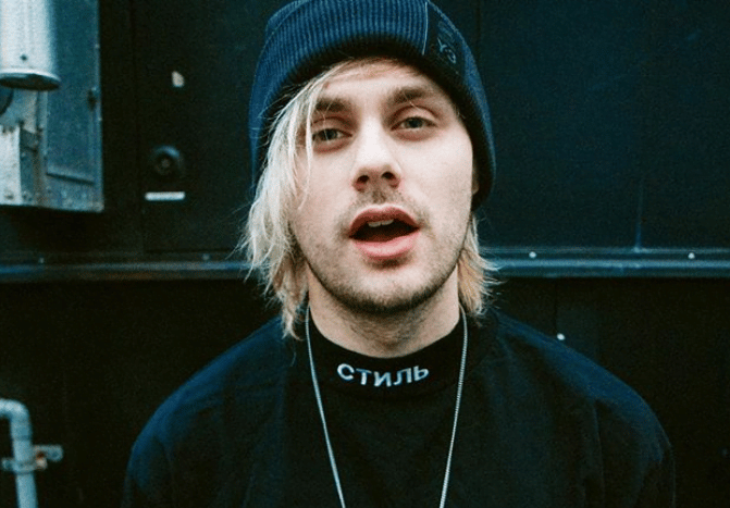 Imagem do post Polêmica 5SOS: Michael Clifford pede desculpas por fazer tweets sexistas e homofóbicos: “Eu era tão tolo, estou envergonhado e arrependido”