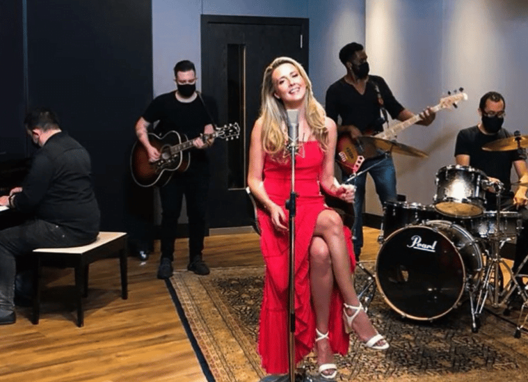 Imagem do post BreakTudo Awards 2020: Giovanna Bianco faz performance de “Me Leva” na premiação, assista! 