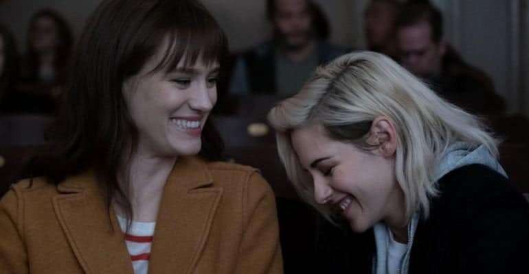 Imagem do post Filme de romance natalino “Happiest Season” estrelado por Kristen Stewart e Mackenzie Davis ganha trailer