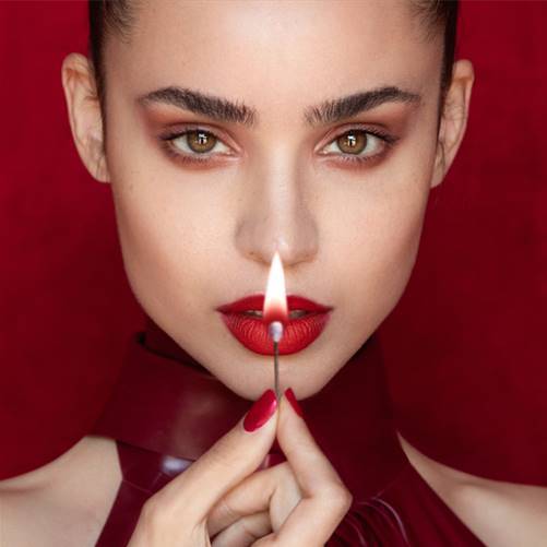 Imagem do post Sofia Carson à música com o single “Fool’s Gold”