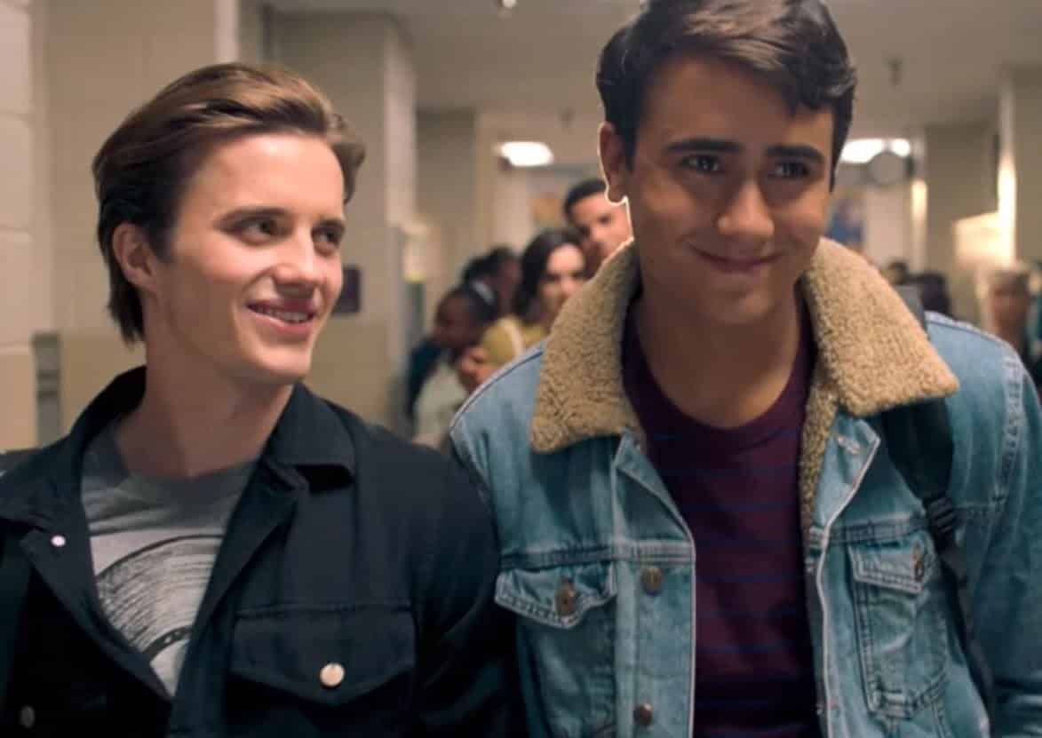 Imagem do post Após se assumir gay, Victor vive um namoro livre no trailer da segunda temporada de ‘Love, Victor’