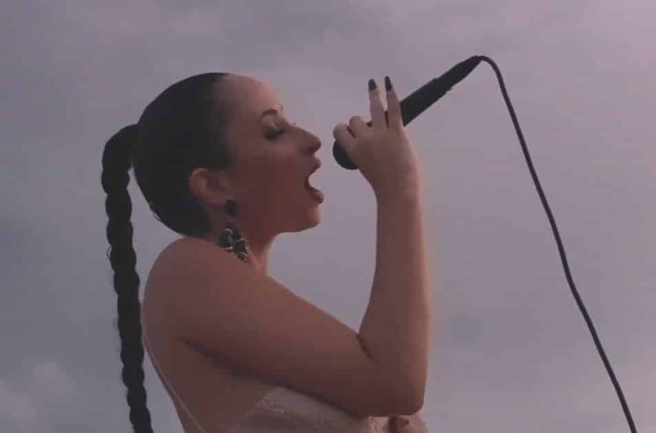 post: BreakTudo Awards 2021: Gabi Lins se apresenta com “Onde Há Fumaça Há Fogo”, assista!