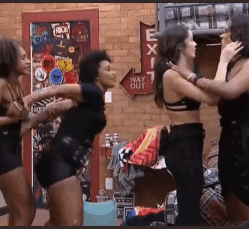 Imagem do post BBB 22: Natália Deodato briga com Linna e Jessi e sai chutando porta, jogando coisas e até cadeia no chão, veja o vídeo!