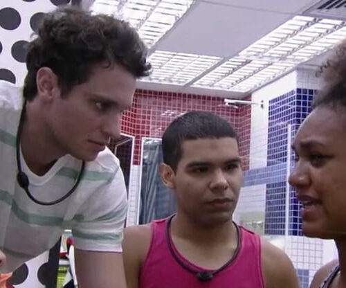 Imagem do post BBB 22: Jessi chora depois de desentendimento com PA e é consolada por brothers: “gente desculpa, por favor”