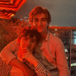 Imagem do post Curiosidade Heartstopper: Joe Locke (Charlie) e Sebastian Croft (Ben) são amigos próximos na vida real 