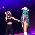 Imagem do post Anahí e Karol G cantam “Sálvame” do RBD para uma multidão na Cidade do México, veja o vídeo!