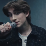 Imagem do post Johnny Orlando lança seu aguardado álbum de estreia  “all the things that could go wrong” e clipe com BENEE 