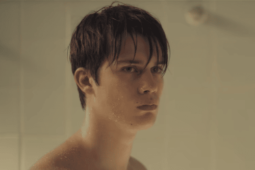 post: Purple Hearts – Continência ao Amor: Ator Nicholas Galitzine (Luke) já protagonizou filme gay e vai protagonizar um novo 