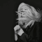 Imagem do post Ellie Goulding libera a edição comemorativa do álbum comemorativo “Halcyon Nights”