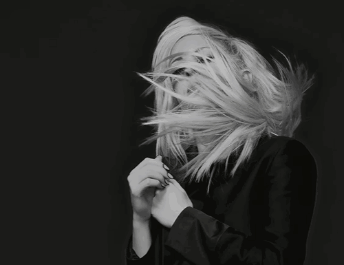 Imagem do post Ellie Goulding libera a edição comemorativa do álbum comemorativo “Halcyon Nights”