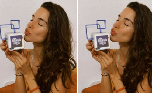 post: Priscila Reis de Stupid Wife comemora chegada do troféu BreakTudo Awards 2022 de Shipp de Ficção 