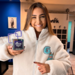 Imagem do post Veja fotos de Bibi Tatto com troféu BreakTudo Awards de Youtuber Feminina do Ano 