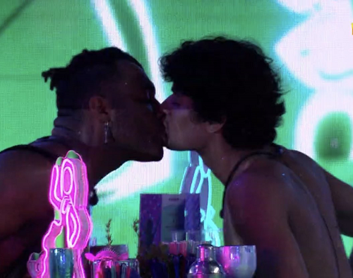 Imagem do post BBB 23: Gabriel Santana beija Fred Nicácio e sarra em Cezar Black na primeira festa do programa 