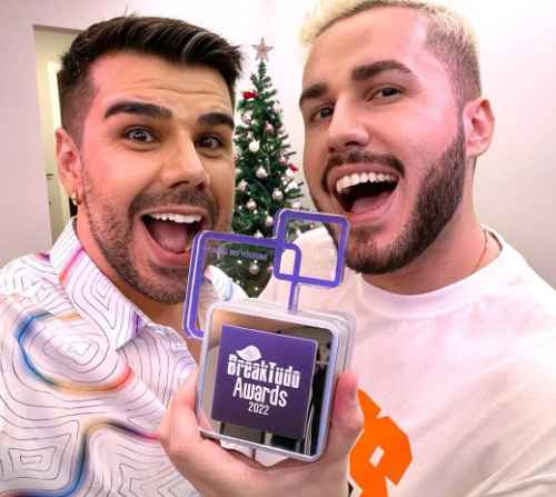 Imagem do post Canal Virou Festa comemora prêmios BreakTudo Awards e Prêmio iBest e placa de 1 milhão no YouTube