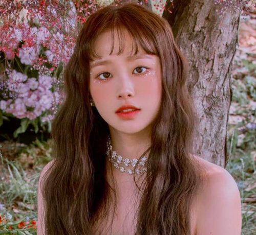 Imagem do post A ex-integrante do LOONA, Chuu, fará sua estreia como artista solo em outubro!