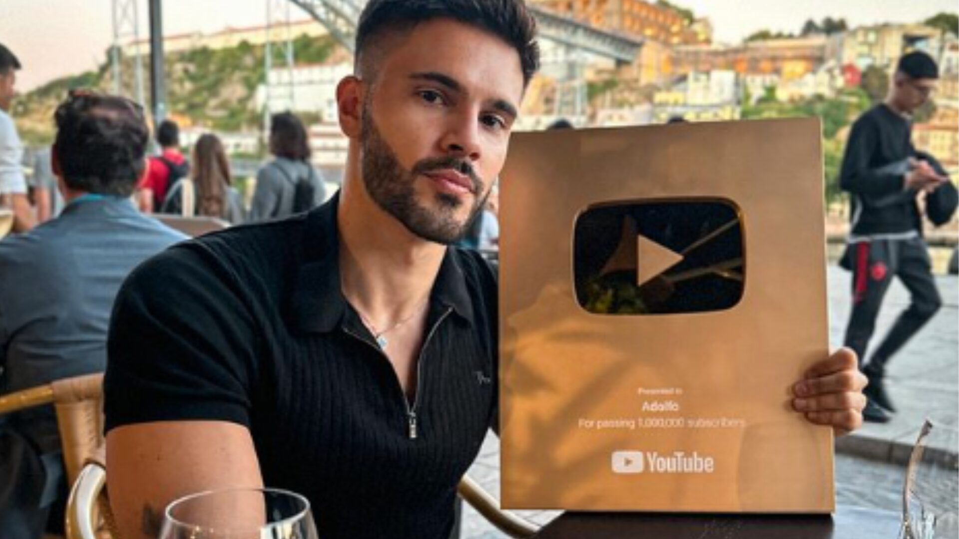 Imagem do post Conheça Adolfo Pereira, o influenciador em ascensão no YouTube