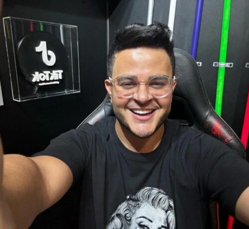 post: Celebrando 100 mil seguidores, Eldo Gomes se destaca entre os influenciadores Tiktokers de Brasília